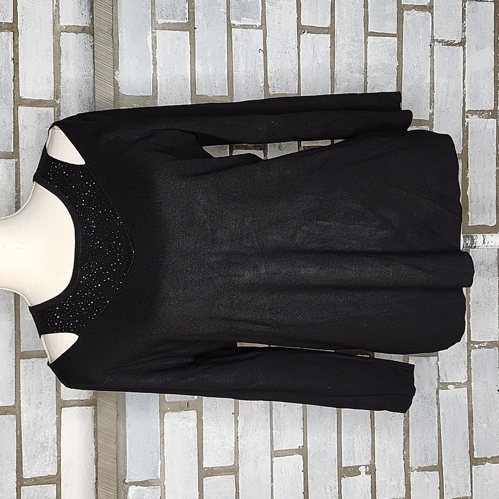 Cable & Gauge Black Cut-Out Shoulder Top - Picture 2 of 11
